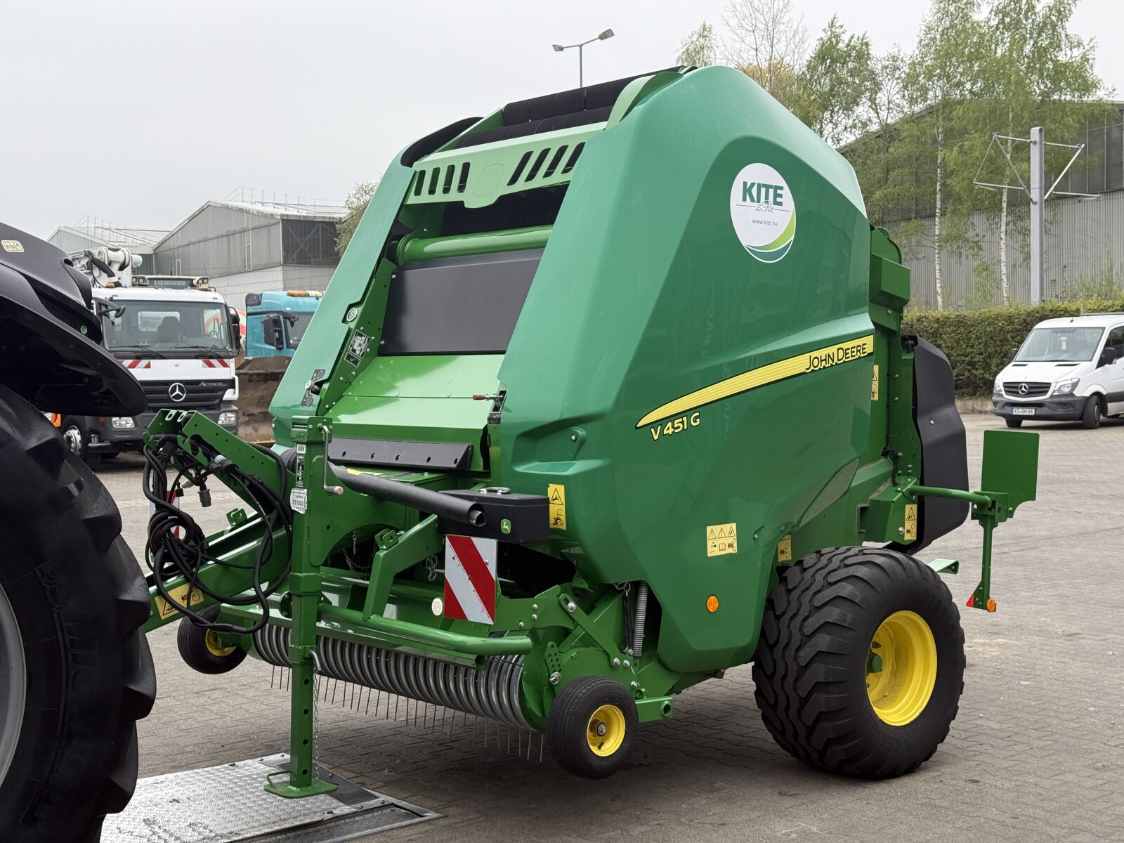 JOHN DEERE V451 G PRASA ROLUJĄCA