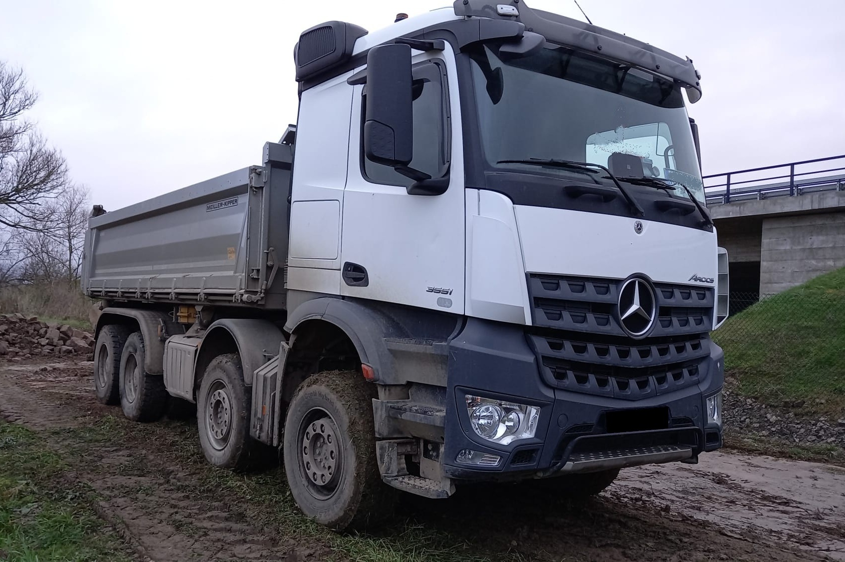 MB AROCS 3551 8x4 EURO6 WYWROTKA TRÓJSTRONNA Z BORDMATIKIEM